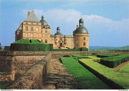 24 HAUTEFORT CHATEAU DE HAUTEFORT