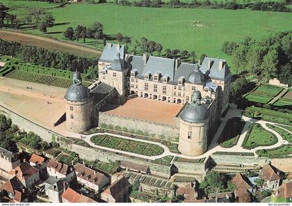 24 HAUTEFORT CHATEAU DE HAUTEFORT
