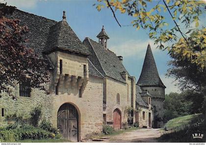 24 HAUTEFORT CHATEAU DE HAUTEFORT