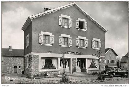 -  drome - ref - 461 - vassieux en vercors - place principale et l un de ses hotels - cafe - restaurant  tabac -