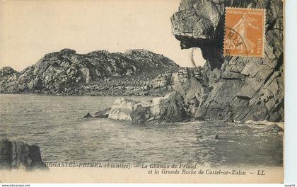 CPA Fregastel Primel Finistere Le Chateau de Primel et la Grande Roche de Castel ar Zalou