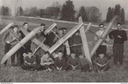 38 / SAINT ANDRE LE GAZ / LES ABRETS / AEROMODELISME  / GRANDE PHOTO ODETTE FAURE / LES ABRETS  / ANNEES 50.80 /