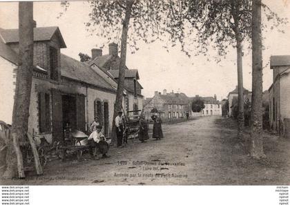 C P A   44 -    SAINT  JULIEN DE VOUVANTES - arrivée par la route du petit auverné