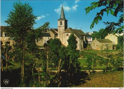CPM AK Aumont Aubrac Un coin du village et l'Eglise FRANCE (1173451)