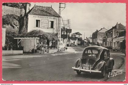 Les Ponts-de-Cé Erigné - Murs - CPSM : Restaurant-Hôtel du Cordon Bleu / Thème Auto 4 CV Renault.