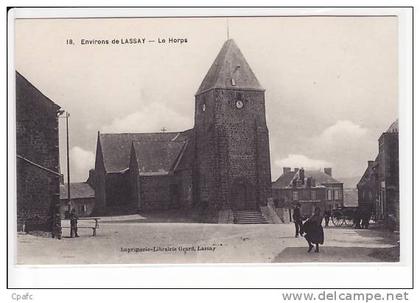 Le Horps , environs de Lassay , l'église et une rue animée