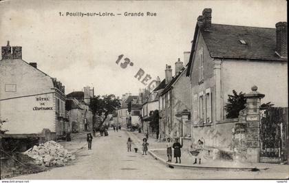 CPA Pouilly sur Loire Grande rue