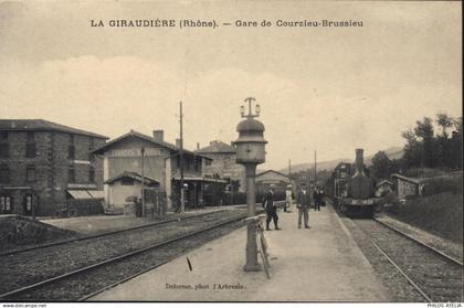 CPA CP Carte postale ancienne Rhône La Giraudière Gare de Courzieu Brussieu Delorme phot L'Abresle Train Locomotive