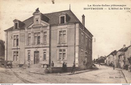 CPA Montbozon-L'hôtel de ville      L4124