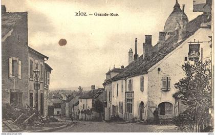 CARTE POSTALE  Ancienne de RIOZ - Gde Rue