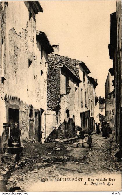 CPA SOLLIES-PONT - Une vieille Rue (275918)