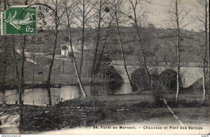 CPA Forel de mervent chaussee et pont des vallees