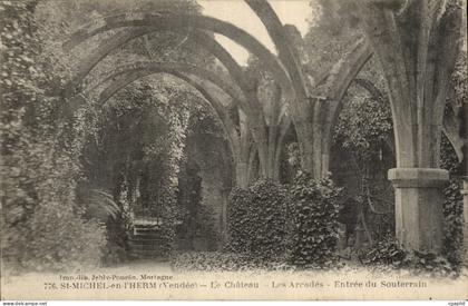 Saint Michel en l'Herm Le chateau Entree du souterrain