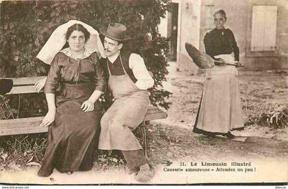 Carte Postale Ancienne - 87 - Limousin - Le Limousin illustré - causerie amoureuse  - attendez un peu - Animée - Folklor