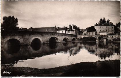 CPA La Trimouille - Le Vieux Pont sur la Bénaize (455797)