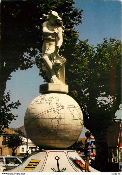 CPSM Cote Langudocienne Agde (Herault) La statue d'Amphitrite