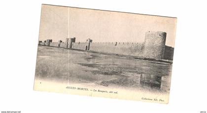 Carte Postale Ancienne de AIGUES MORTES- Les remparts, côté sud