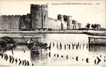 CPA Aigues Mortes Les remparts