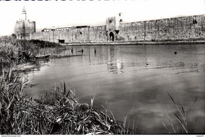CPM Aigues Mortes Les Remparts Et La Tour De Constance