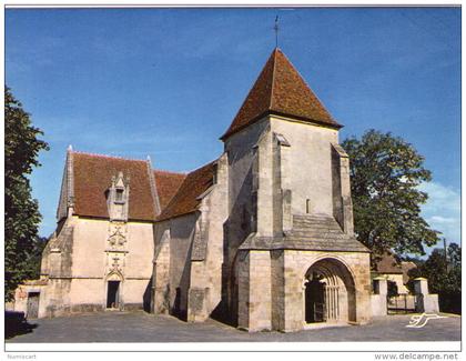 Ainay-le-Vieil..belle vue de l'Eglise