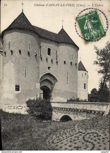 CPA Chateau d'Ainay Le Vieil L'Entree