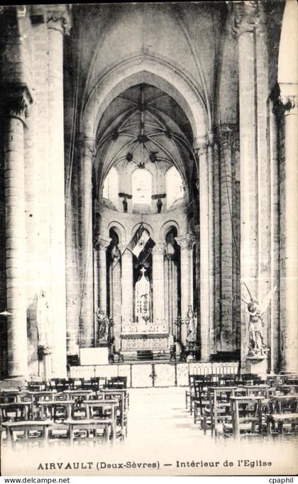 CPA Airvault (Deux Sevres) Interieur de I Eglise