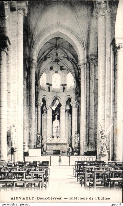CPA Airvault (Deux Sevres) Interieur de I Eglise