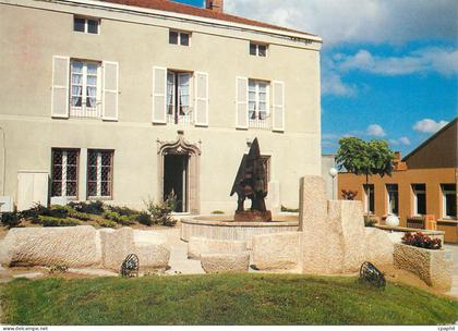 CPM Joyaux du Limousin Aixe sur Vienne La fontaine des amoreux place Mendes France