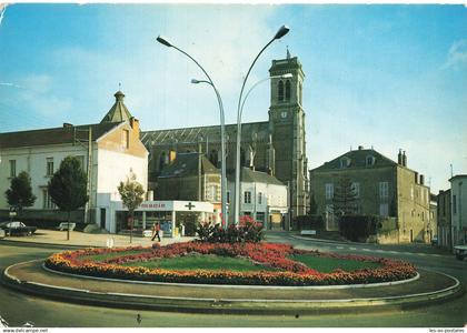 85 AIZENAY LE ROND POINT