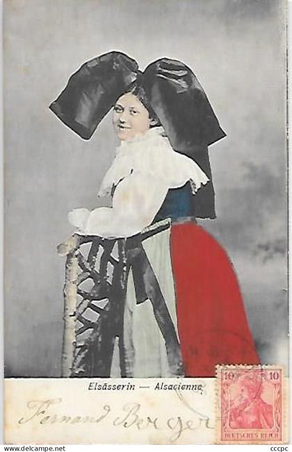 CPA Alsace Allemande - Alsacienne en costume traditionnel