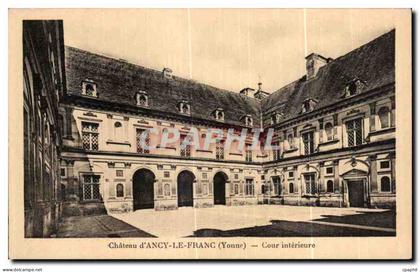 CPA Chateau d Ancy le Franc Cour interieure