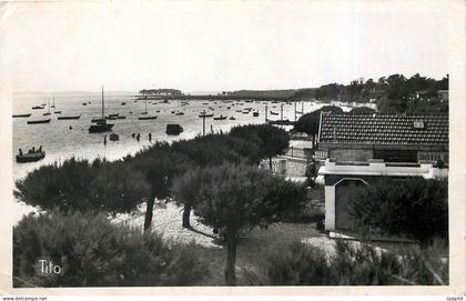 CPA Andernos les Bains Vue sur le Bassin vers les Quinconces