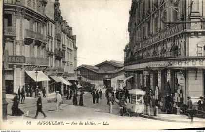 CPA Angouleme Rue des Halles