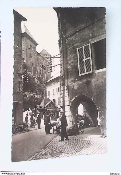 ► (74) Annecy -  le Vieux  Quartier - Marchand Tissus arcades Vélo cpsm