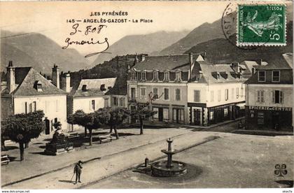 CPA Les Pyrénées - ARGELES - Gazost - La Place(110122)