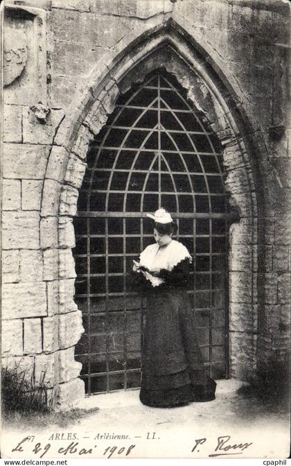 Arles - Arlesienne - CPA