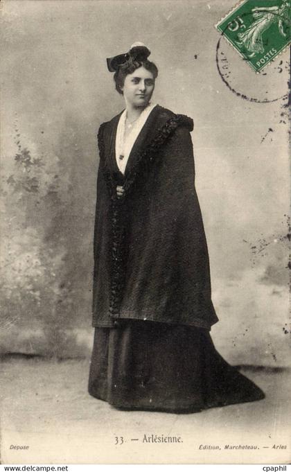 Arles - Arlesienne - CPA