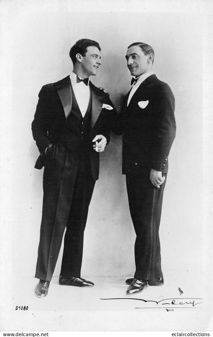 Arnouville-les Gonesses         95             Carte photo de 2 hommes  Artistes ??        (voir scan)