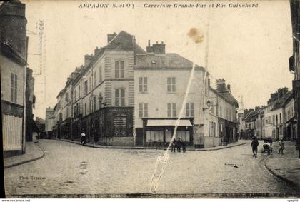 CPA Arpajon S et O Carrefour Grande Rue et Rue Guinchard