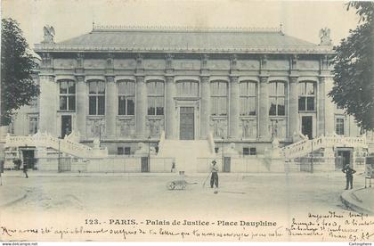 CPA  Paris > Arrondissement: 01 Palais de Justice Place Dauphine