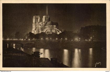 Paris (3eme) CPA Notre DAme illuminee