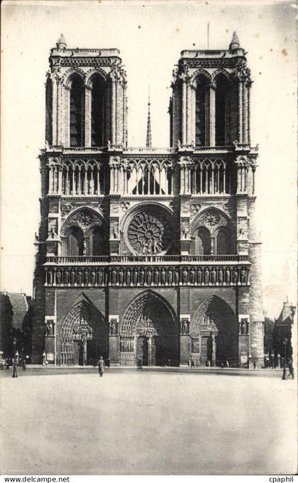 Paris CPA L'eglise Notre DAme