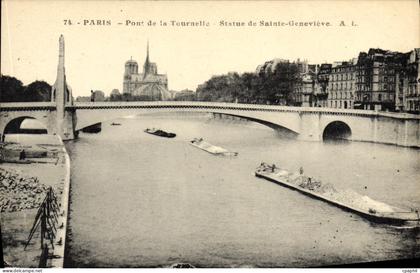 CPA Paris Pont de la Tournelle Statue de Sainte Genevieve Peniche