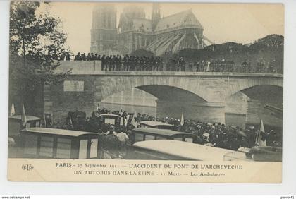 PARIS - IVème arrondissement - 27/09/1911 - L'ACCIDENT DU PONT DE L'ARCHEVECHE - Un autobus dans la Seine - Ambulances