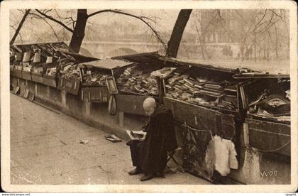 Paris 7 - Quai Voltaire - Bouquiniste - CPA