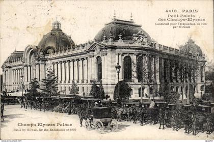 Paris CPA Petit palais des Champs Elysees (fiacres caleches)