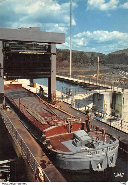 Saint St Louis Arzviller canal péniche péniches