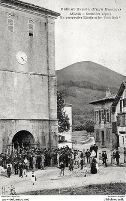 D64- Cpa ESKUAL HERRIA (Pays Basque) - ASCAIN < SORTIE DES VEPRES,,,,,,,,