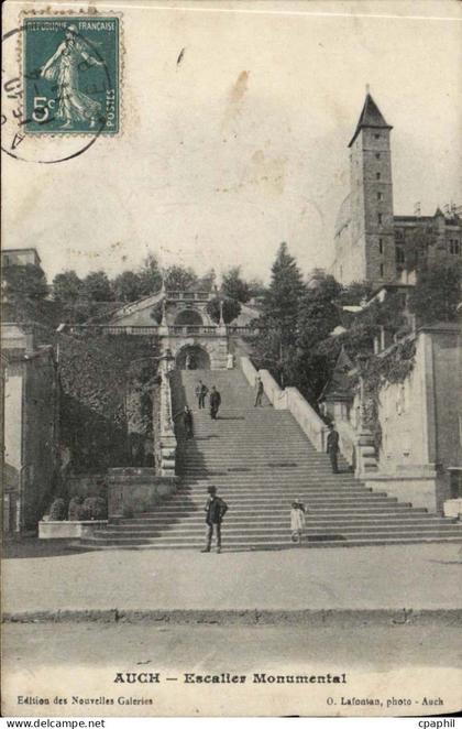 Auch CPA Escalier monumental