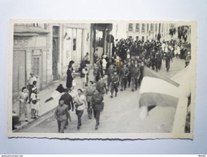 PAT - 1077  AUCH  :  Défilé à Auch  (photo)    XXX